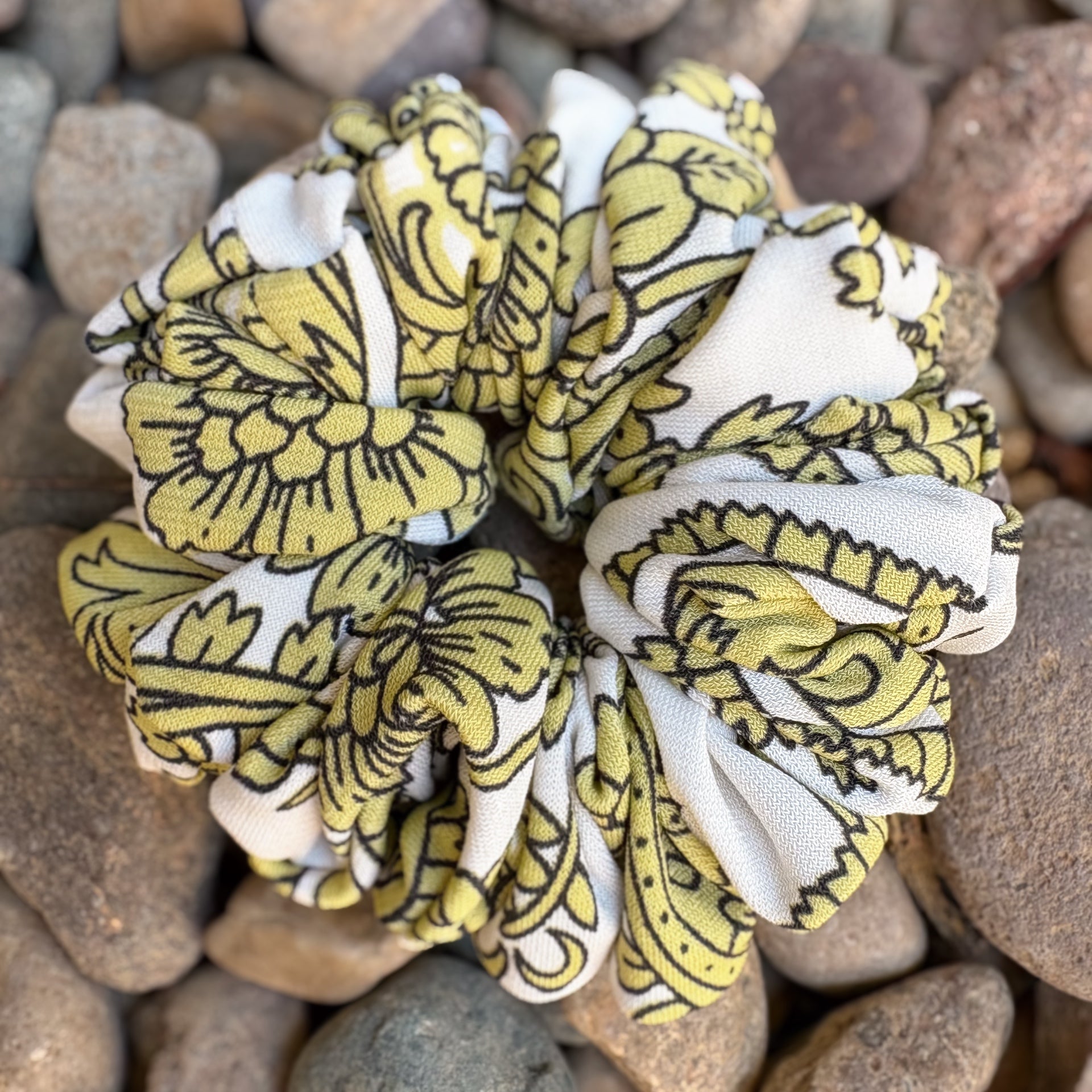 Breeze Scrunchie in Pistachio Paisley