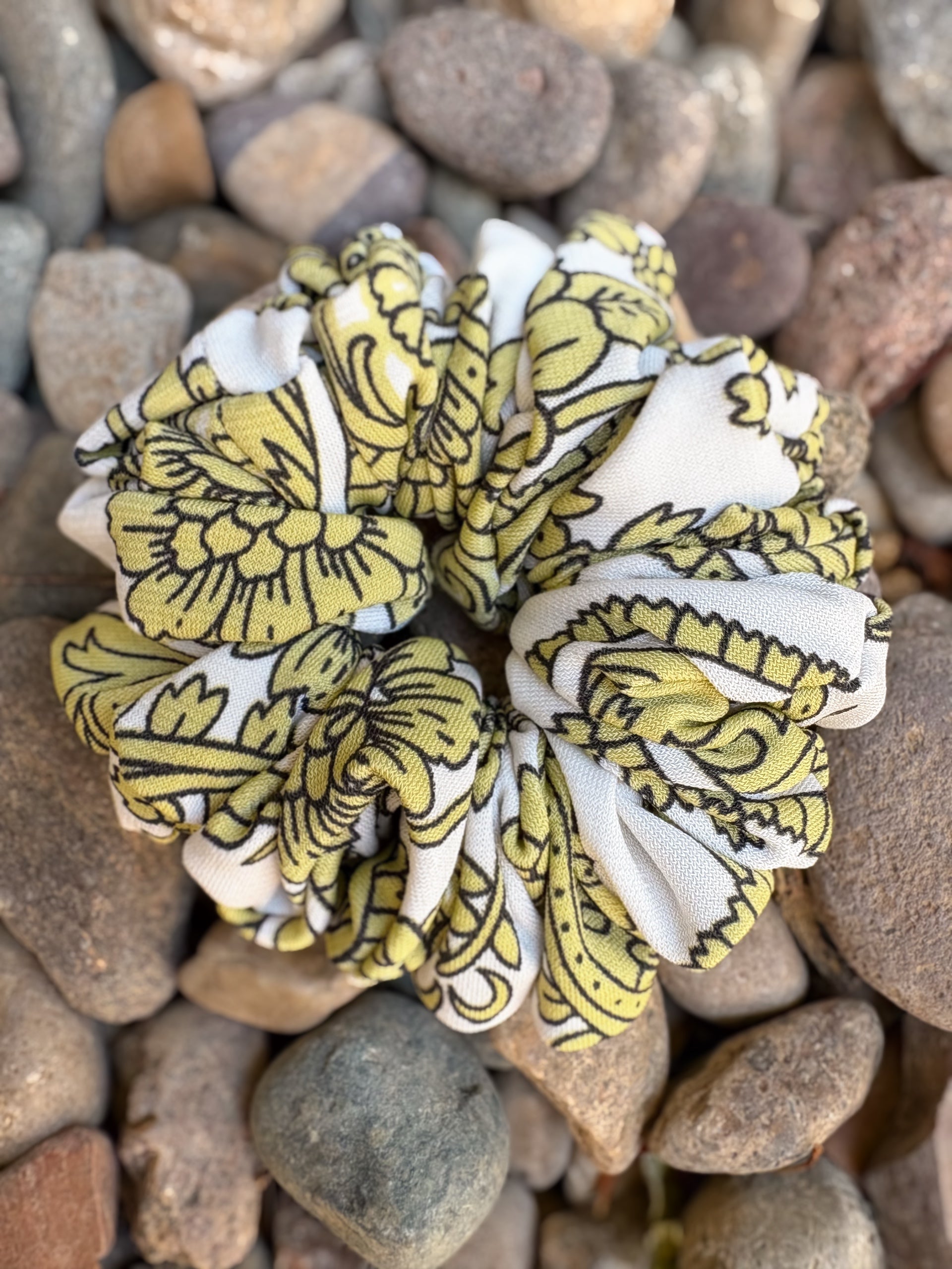 Breeze Scrunchie in Pistachio Paisley