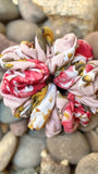 Breeze Scrunchie in Shoreline Blossom