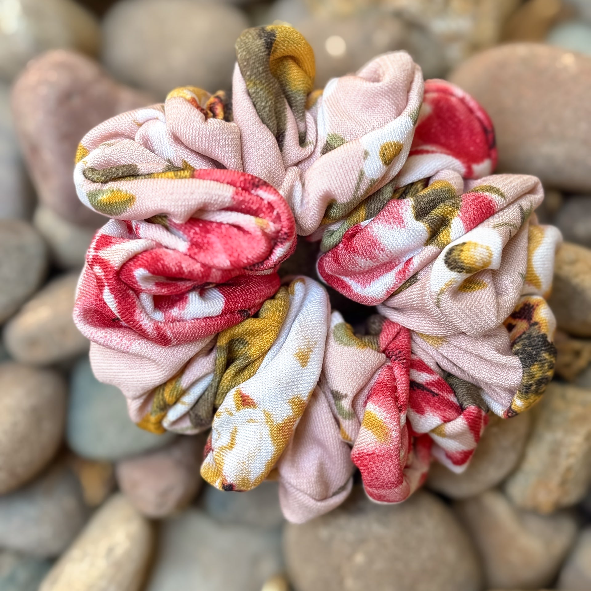 Breeze Scrunchie in Shoreline Blossom