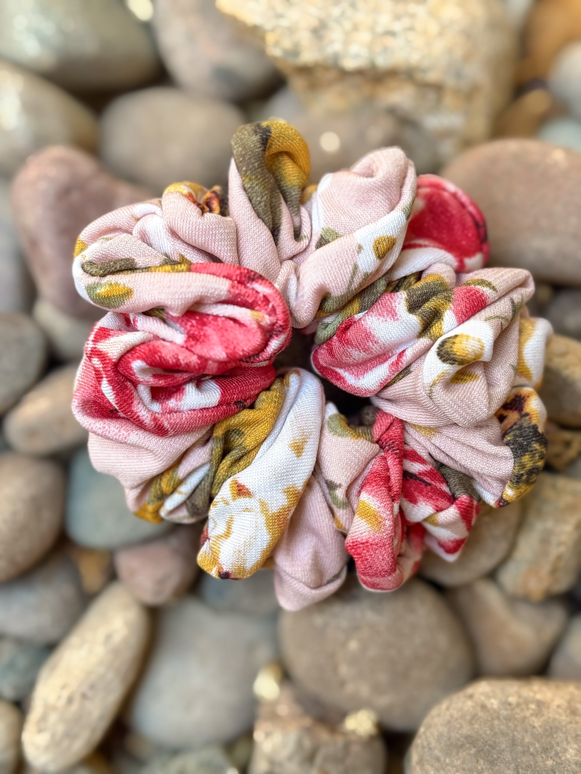Breeze Scrunchie in Shoreline Blossom