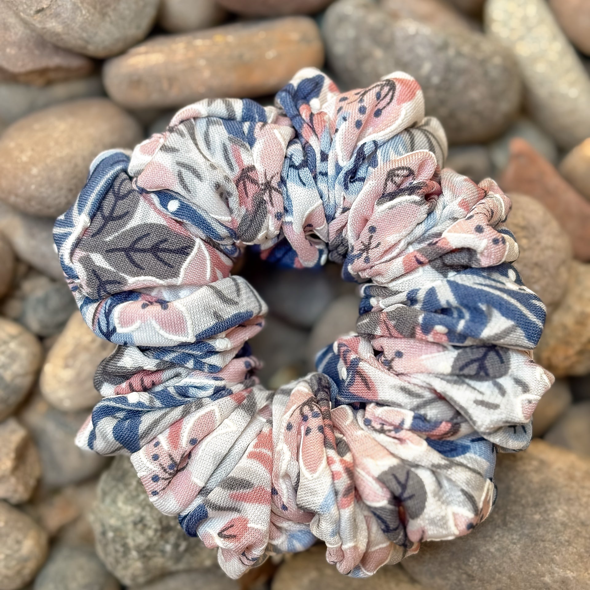Breeze Scrunchie in Petal Tide