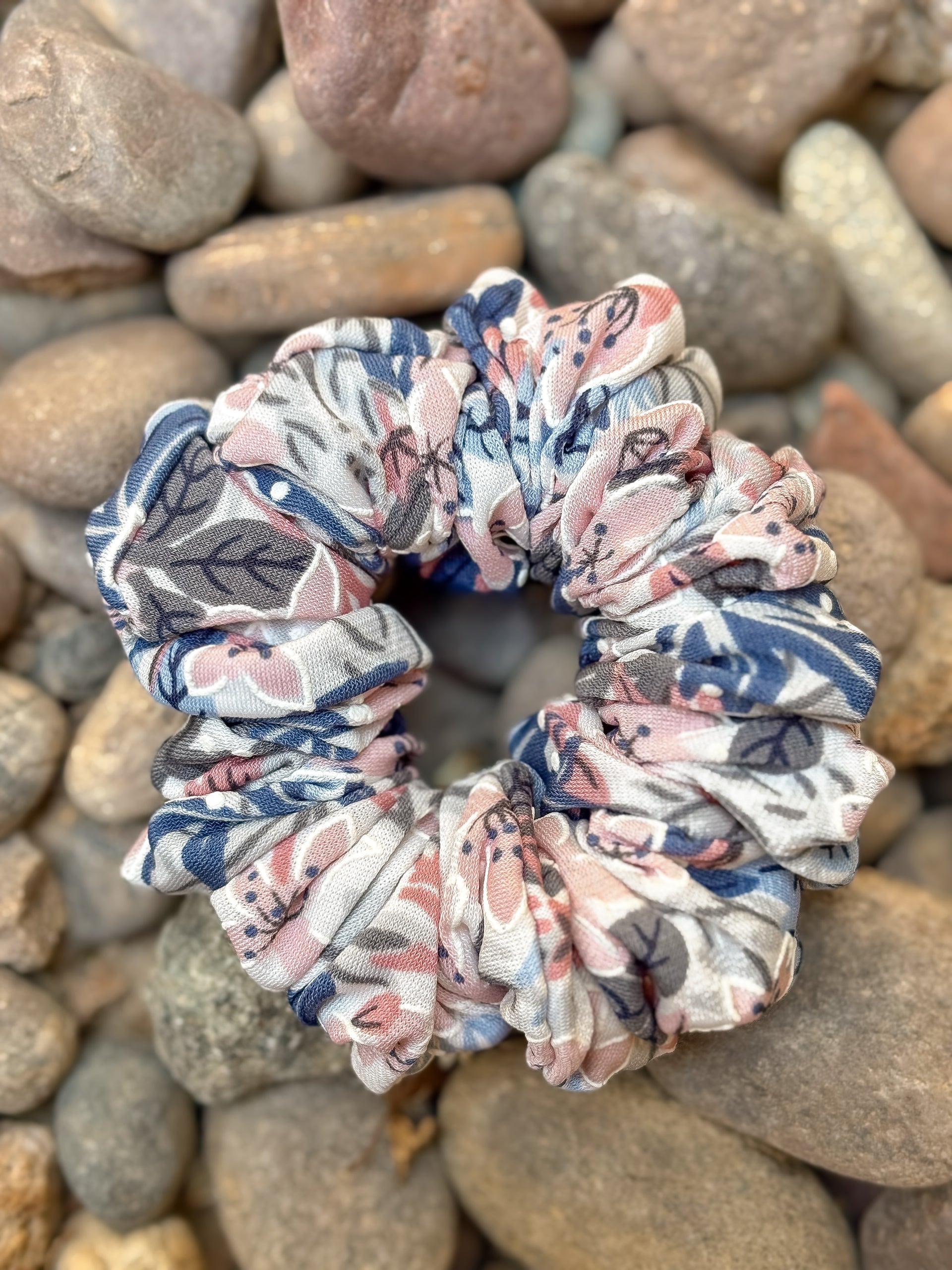 Breeze Scrunchie in Petal Tide