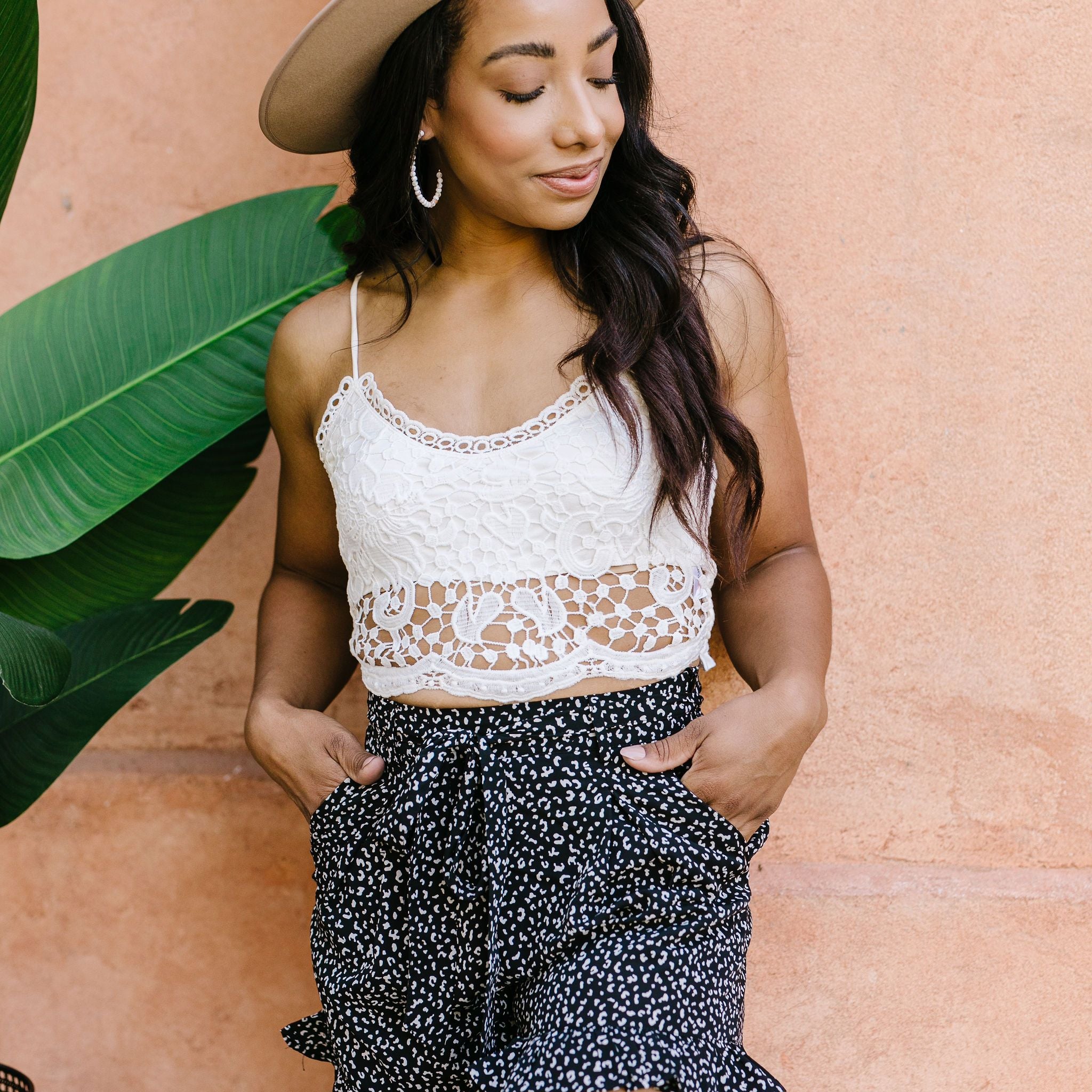 Short Leash Ruffled Shorts In Black