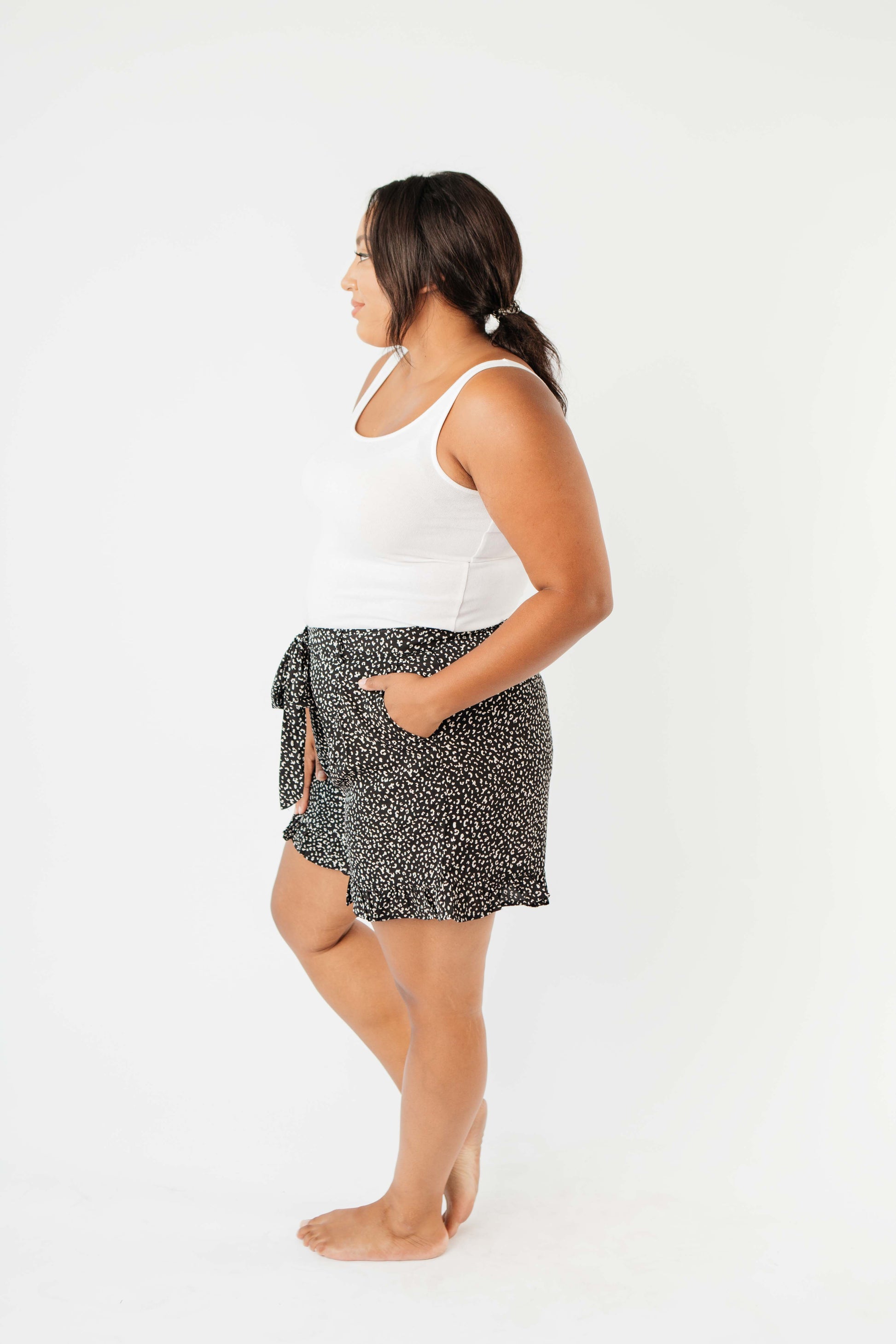 Short Leash Ruffled Shorts In Black