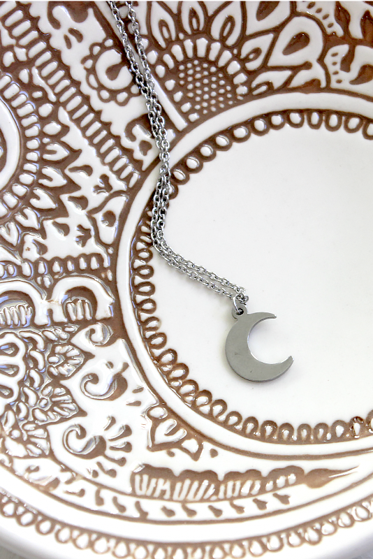 Crescent Moon Choker - Babe Outfitters